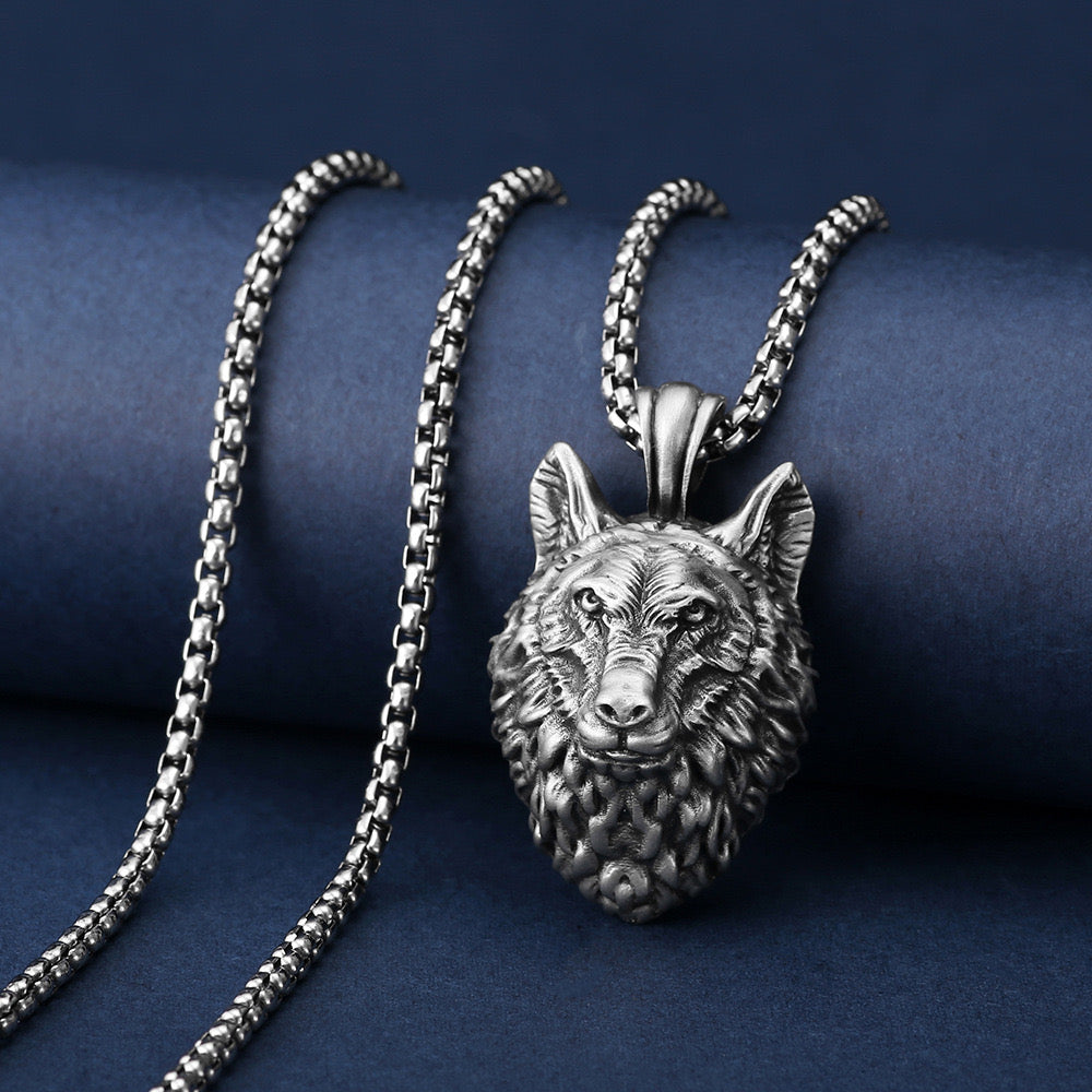 Fashionable Wolf Head Pendant Necklace