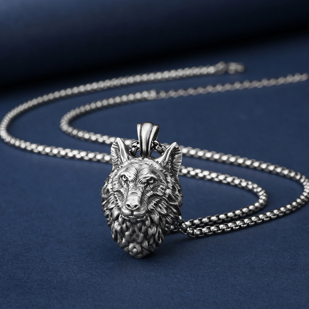 Fashionable Wolf Head Pendant Necklace